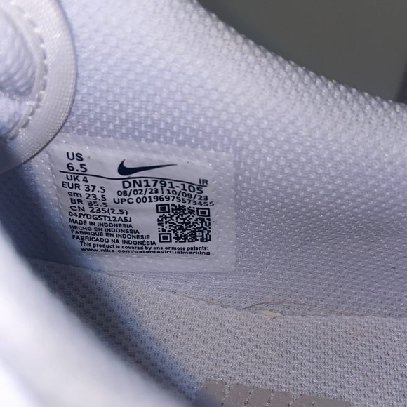 Nike tennis shoes brand new - Picture 8 of 8